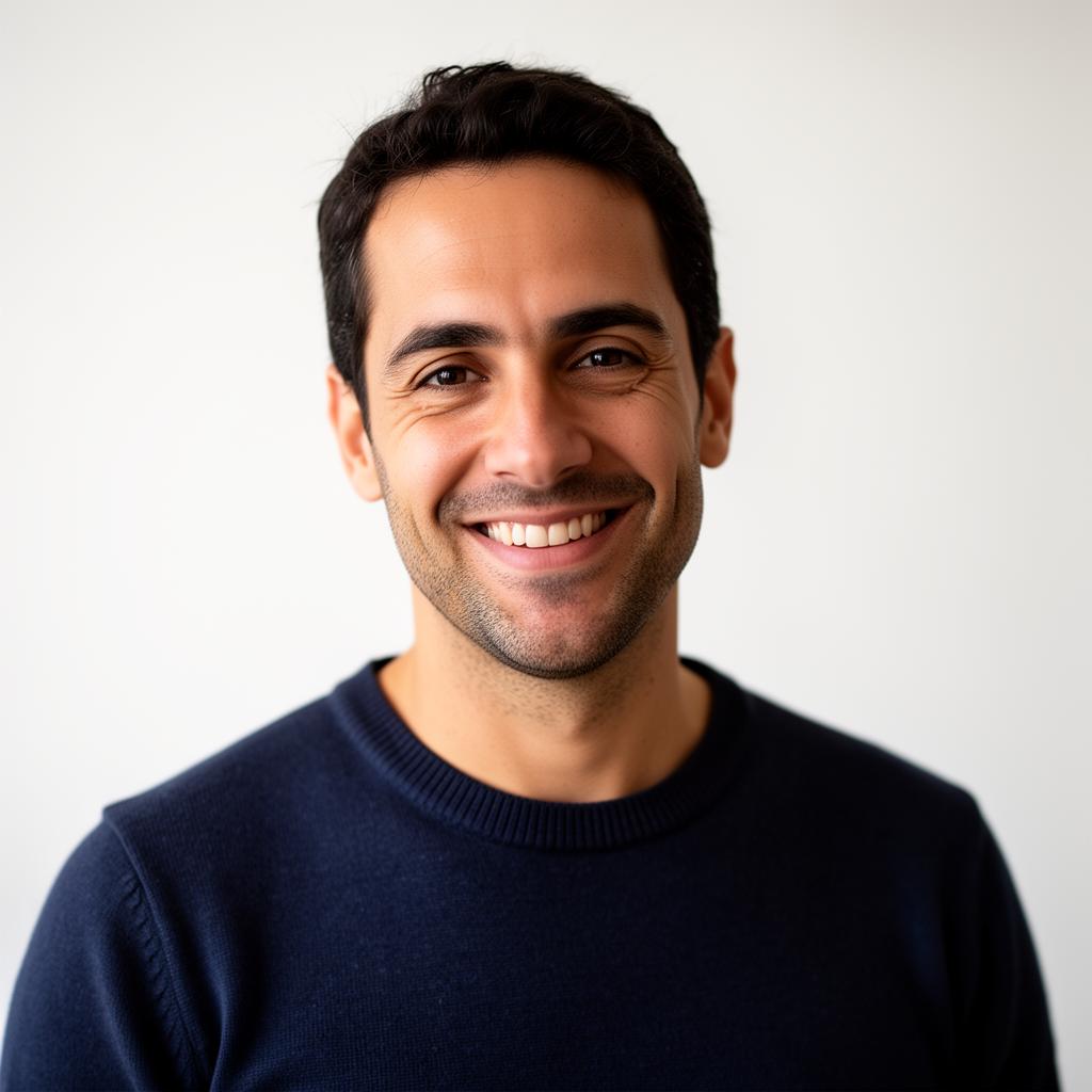 Alejandro Ruiz, Co-founder · Operations